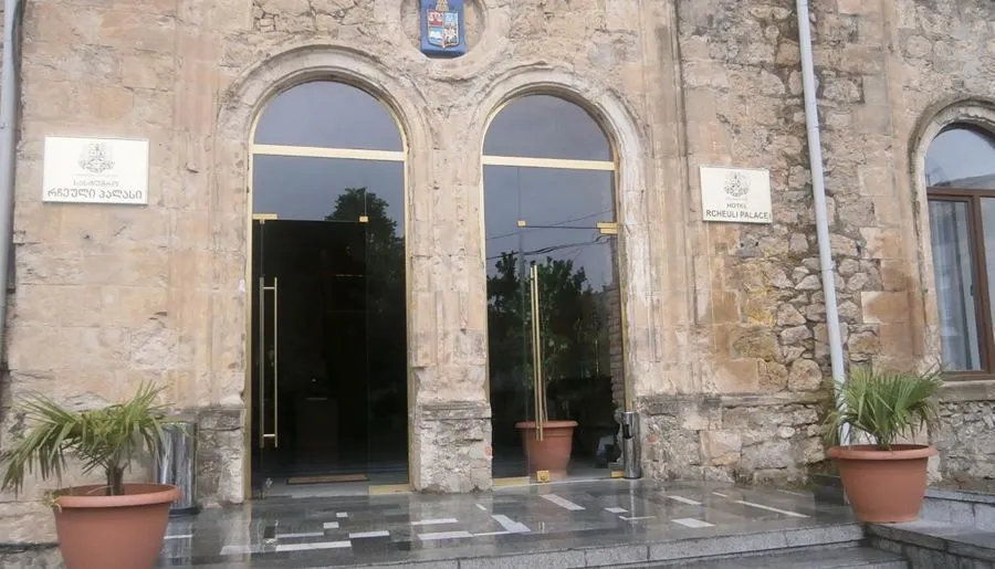 RCHEULI PALACE — Photo 5