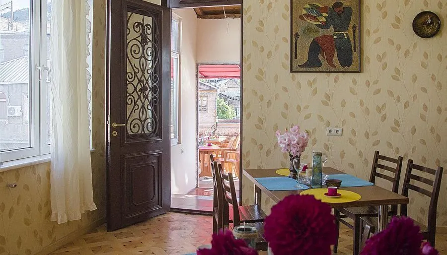 TiflisLux Boutique Guest House — Photo 4