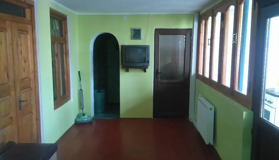 Old Green House — Photo 10