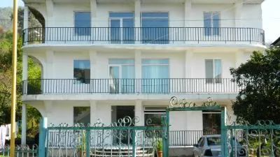Neli Guest House
