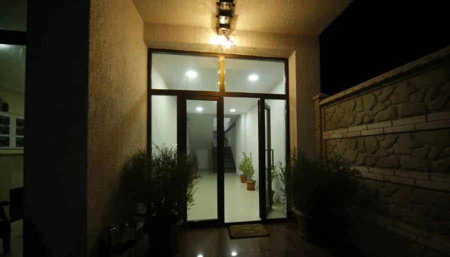 COMFORT — Photo 2