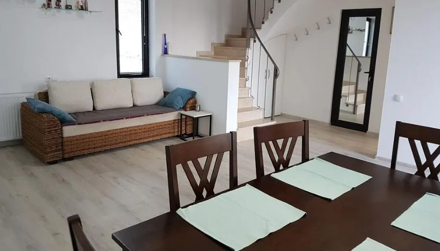 Lika's Guesthouse — Photo 4