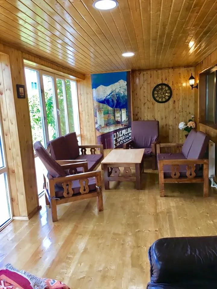 Manoni's Guesthouse — Photo 12
