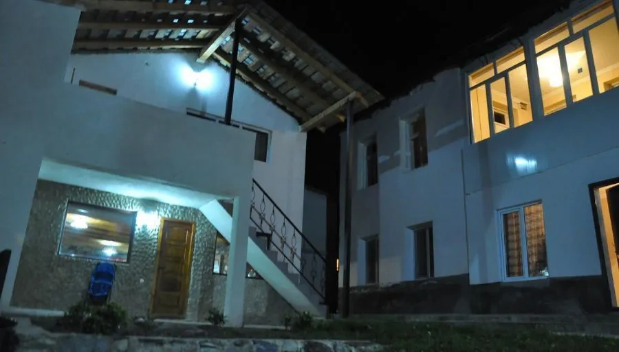 Manoni's Guesthouse — Photo 8