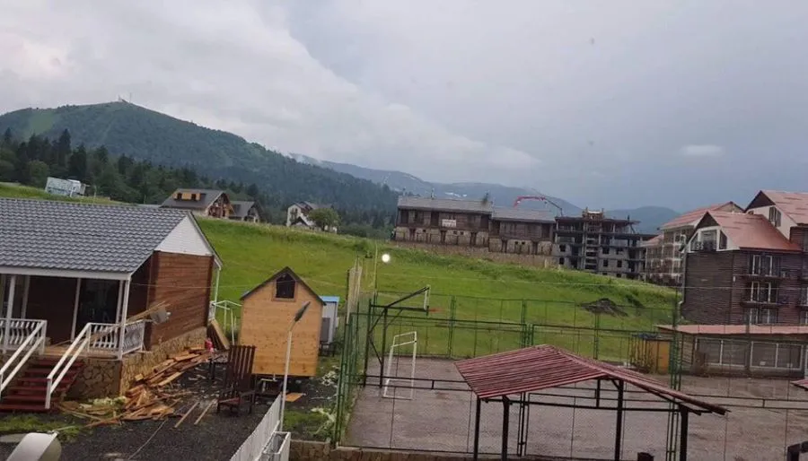 Mgzavrebi Bakuriani block 6 apt 311 — Photo 1