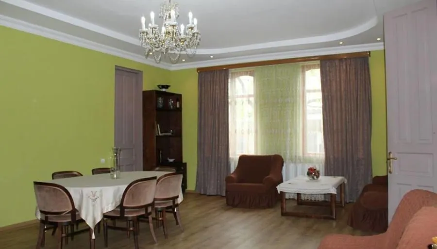 Tatia's Guesthouse — Photo 9