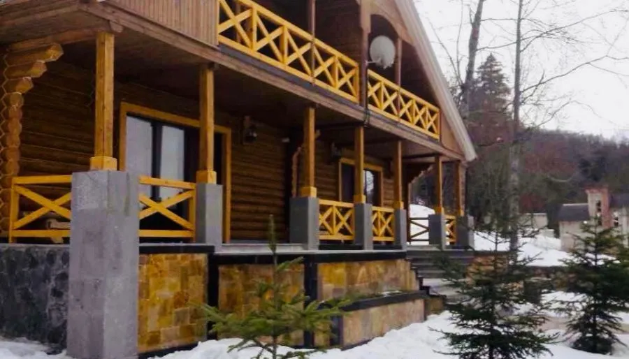Wooden Cottage — Photo 8
