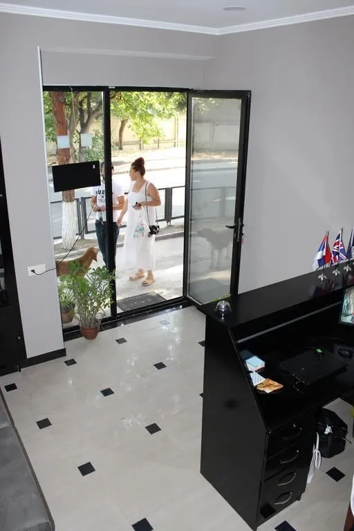 REDHOTEL — Photo 3