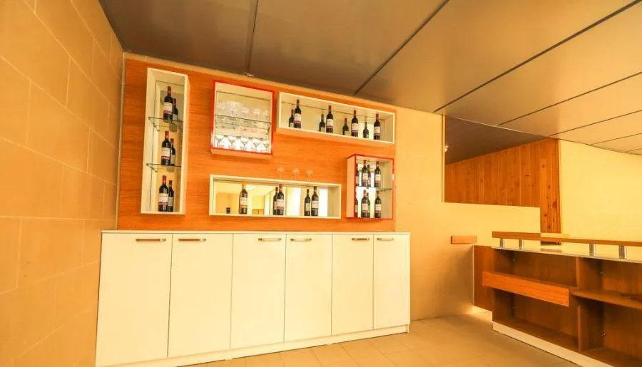 Eurasia Bridge Hotel — Photo 1