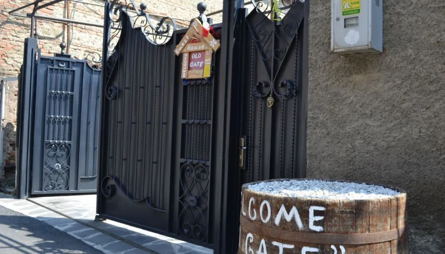 Old Gate — Photo 8