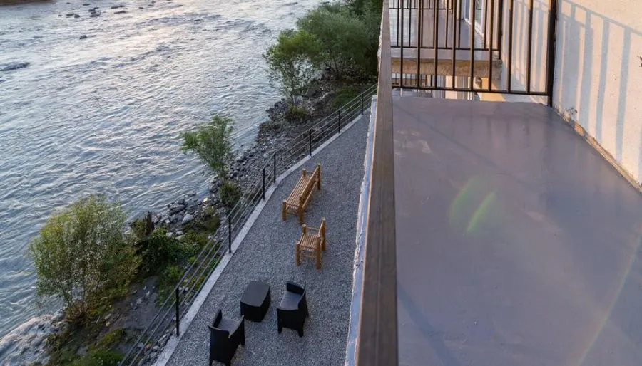 Four seasons riverside — Photo 4