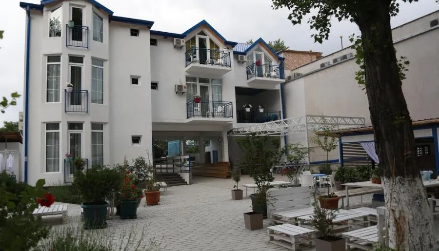 Laguna Beach Club Hotel at Bazaleti Lake — Photo 3