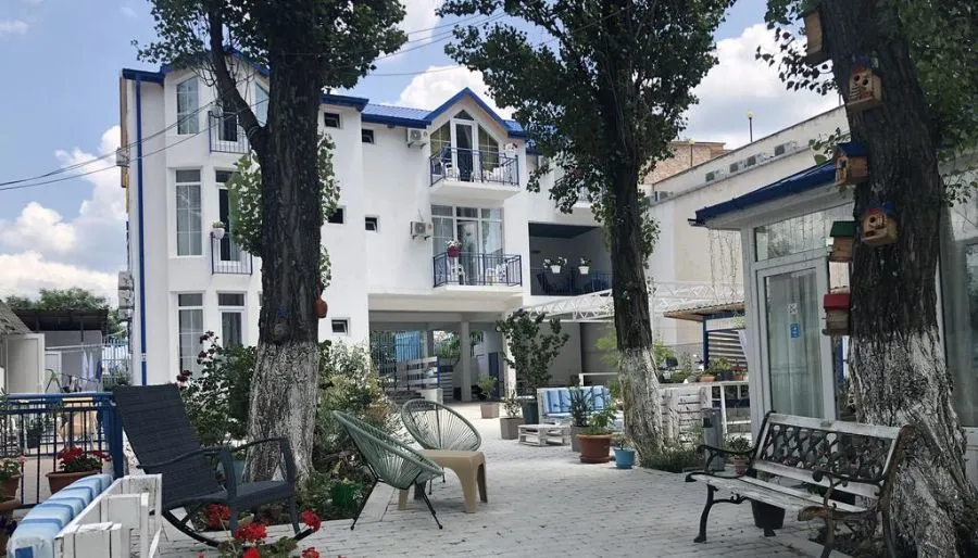 Laguna Beach Club Hotel at Bazaleti Lake — Photo 9