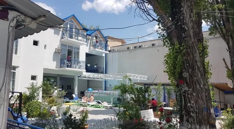 Laguna Beach Club Hotel at Bazaleti Lake — Photo 2