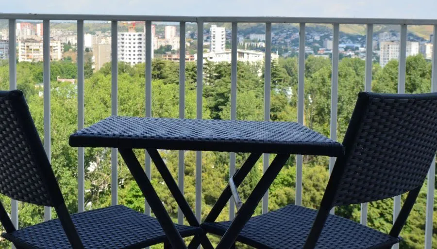 Green Apartment — Photo 1