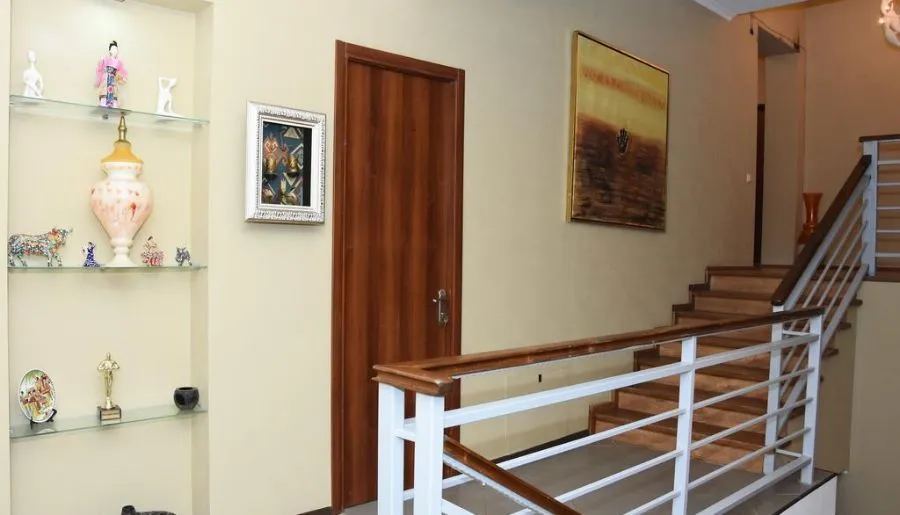 White residence Tsavkisi — Photo 11