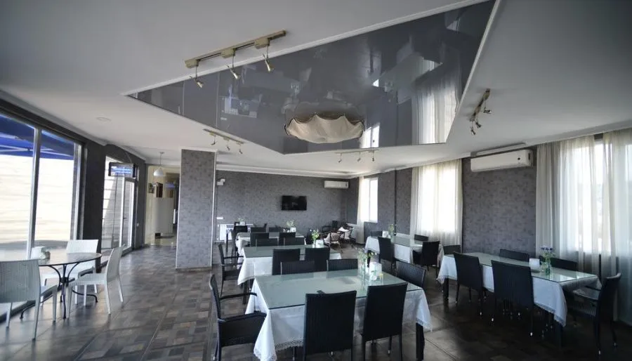 GREEN HOTEL — Photo 2