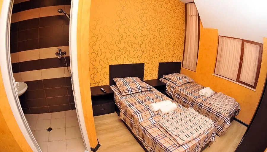 HOTEL LUX — Photo 9