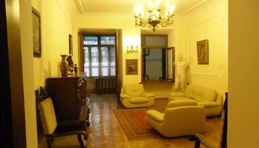 Elena — Photo 3