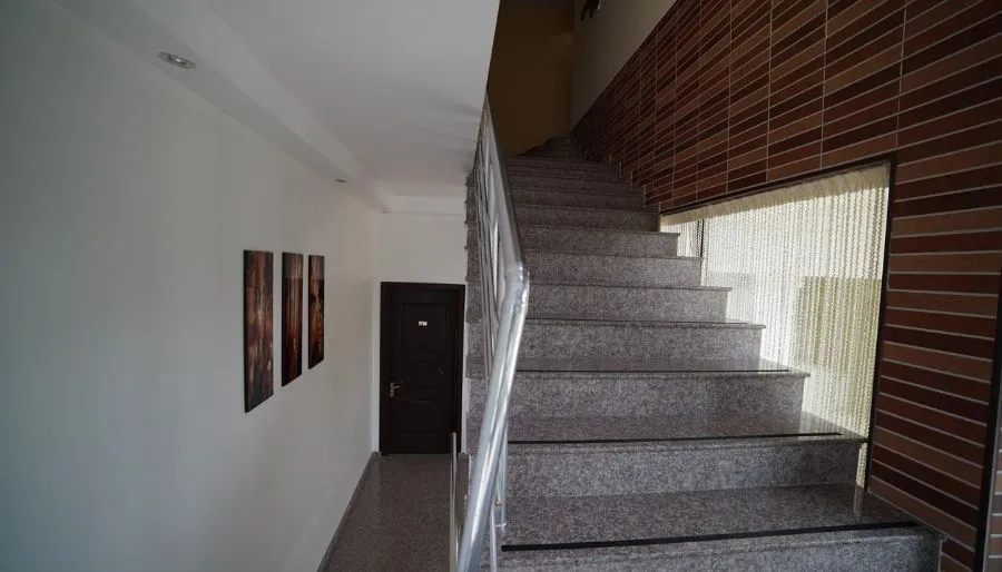 Four Seasons — Photo 2