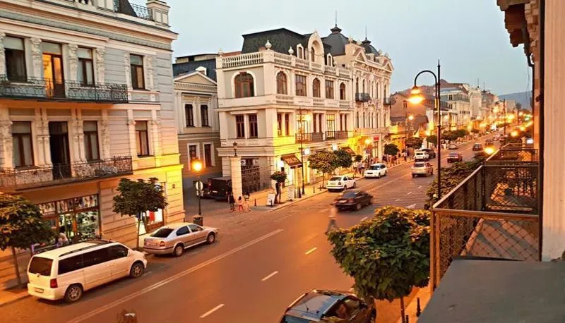 Comfortable Flat in Central Tbilisi — Photo 1
