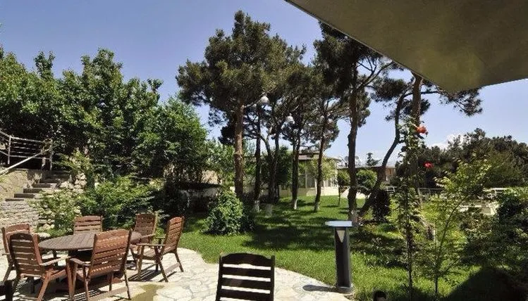 Beaumonde Garden — Photo 12