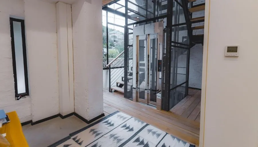 The Balcony — Photo 12