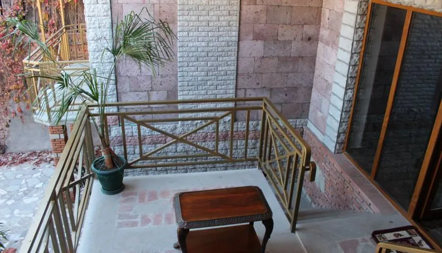 Tourist Hotel — Photo 1