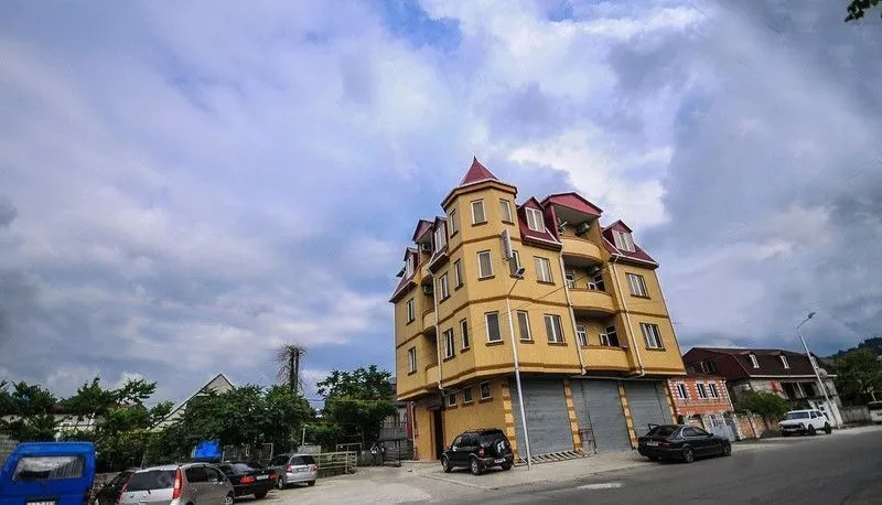 Golden House — Photo 4