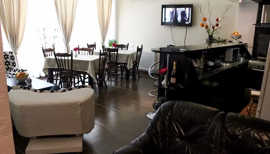 Qeroli Hotel — Photo 4