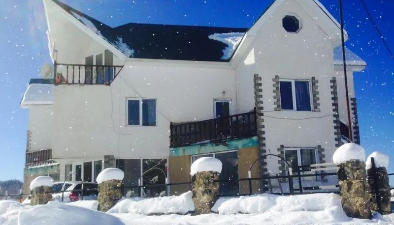 SNOW HOUSE — Photo 4
