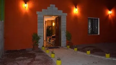 Orange Inn — Photo 7