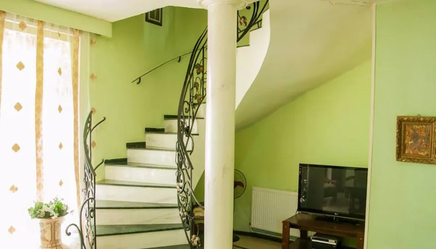 Green House — Photo 5