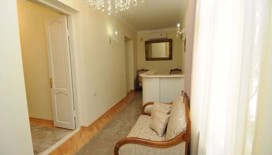 Crown Hotel — Photo 2
