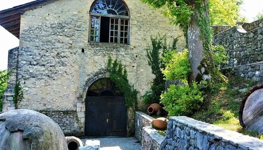 Wine house & L'Auberge Dadianebi — Photo 6